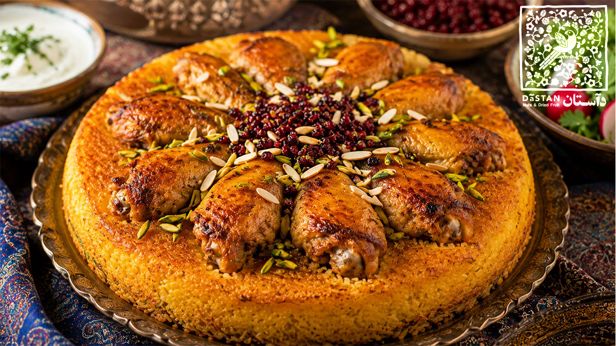 تهچین زعفرانی مجلسی؛ ضیافتِ زرشک و خلال پسته
